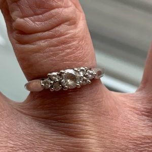 Gorgeous 10k white gold CZ ring